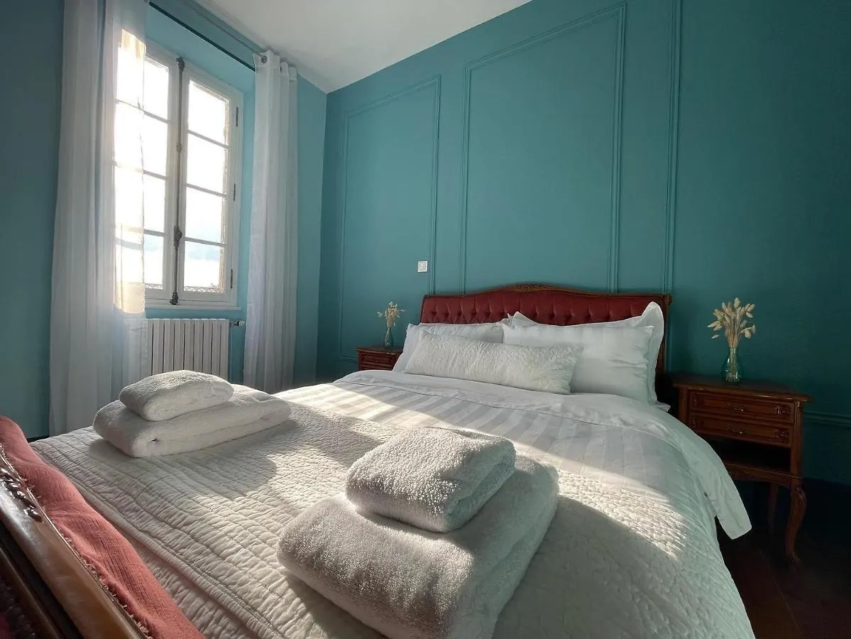 Lapeyrouse Chateau De Bruges 0*,